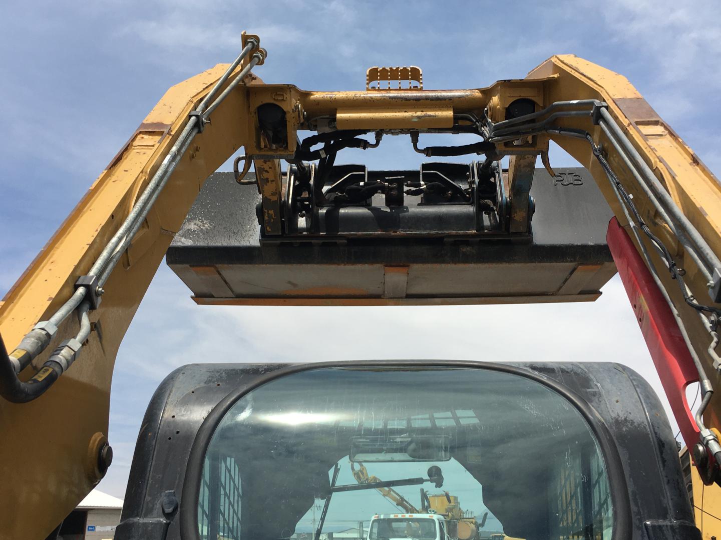 ./imagenes/INVOICE/2019/15200/MINICARGADOR CAT 246C (44).JPG